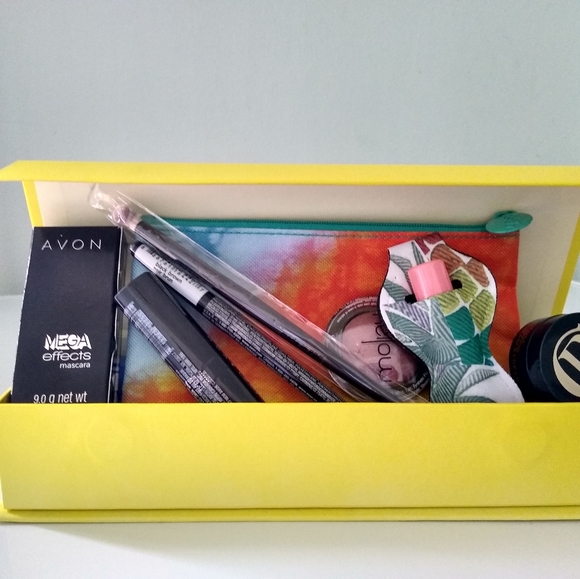 8 pc Make up Bundle (NTW) - Picture 6 of 9